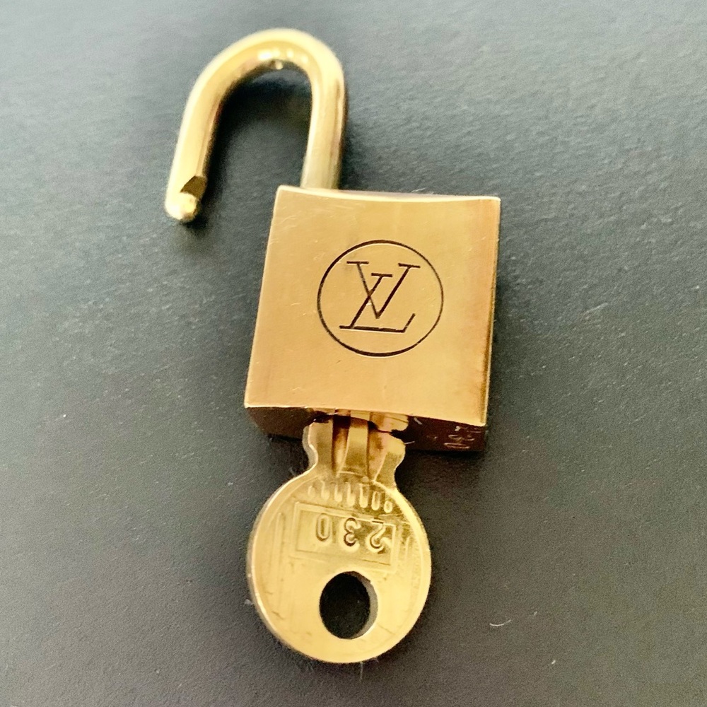 Louis Vuitton Padlock and Key Rare 200 Series # 230 - Picture 6 of 8